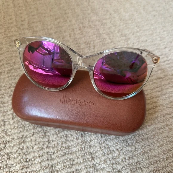 Illesteva Mademoiselle sunglasses with case and microfiber pouch Illesteva Mademoiselle Black Oversize Women main image 4